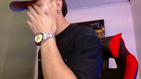 Snapshot of alexgiraldo__ chatting on 17, 5, 2026 alexgiraldo__ online show from 17, 5, 2026