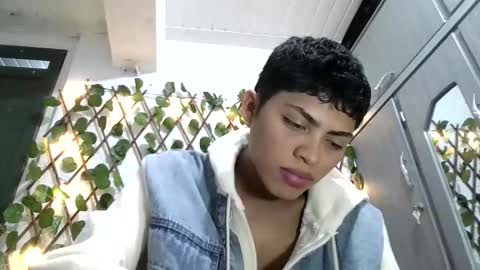 Snapshot of alexsexy1405 chatting on 18, 12, 2025 alexsexy1405 online show from 18, 12, 2025