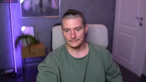 Snapshot of alexwildexx chatting on 4, 8, 2026 Alex online show from 4, 8, 2026