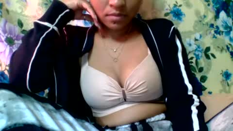 Snapshot of alia411613 chatting on 3, 7, 2026 alia411613 online show from 3, 7, 2026