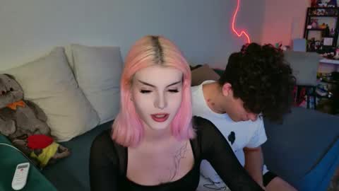 Snapshot of alice118james chatting on 16, 9, 2025 alice and james online show from 16, 9, 2025