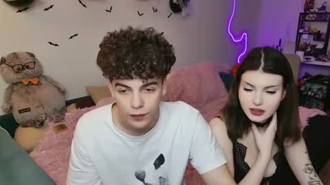 Snapshot of alice118james chatting on 12, 10, 2025 alice and james online show from 12, 10, 2025