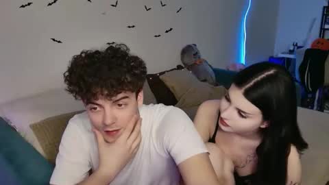 Snapshot of alice118james chatting on 28, 10, 2025 alice and james online show from 28, 10, 2025