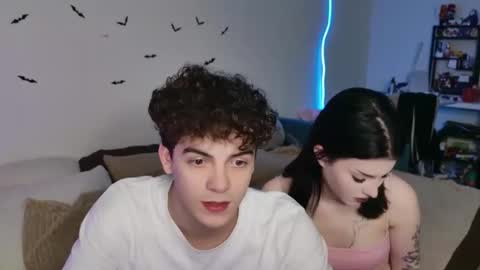 Snapshot of alice118james chatting on 29, 10, 2025 alice and james online show from 29, 10, 2025