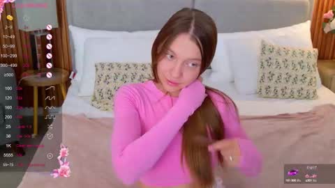 Snapshot of alice_charmy chatting on 12, 9, 2025 Alice in Wonderland online show from 12, 9, 2025