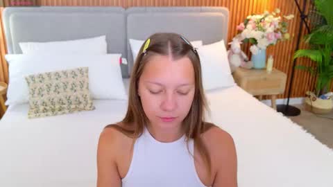 Snapshot of alice_charmy chatting on 14, 9, 2025 Alice in Wonderland online show from 14, 9, 2025