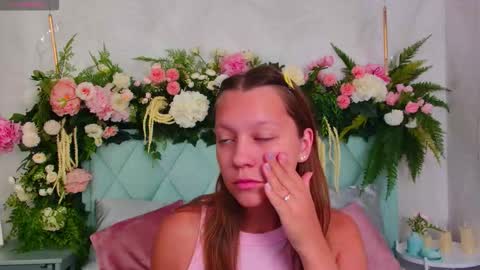 Snapshot of alice_charmy chatting on 15, 9, 2025 Alice in Wonderland online show from 15, 9, 2025