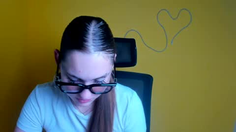 Snapshot of alice_dreamofu chatting on 20, 7, 2026 Alice online show from 20, 7, 2026
