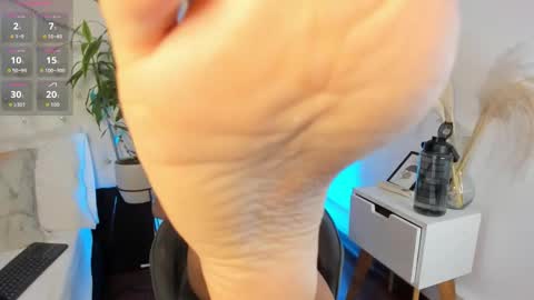 Alice Graay  online show from 14, 10, 2025