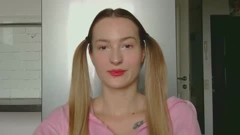 Snapshot of alice_sweet_01 chatting on 24, 9, 2025 Alice online show from 24, 9, 2025