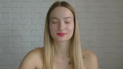 Snapshot of alice_sweet_01 chatting on 19, 10, 2025 Alice online show from 19, 10, 2025