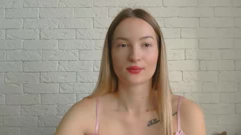 Snapshot of alice_sweet_01 chatting on 19, 11, 2025 Alice online show from 19, 11, 2025