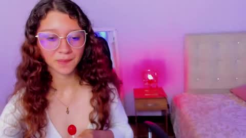 Snapshot of alicee6 chatting on 17, 10, 2025 alice online show from 17, 10, 2025