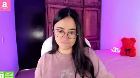 Snapshot of alicee_2 chatting on 18, 6, 2026 Aliceee .. 97YP9VWGZHrefnav wishlist lists 1 online show from 18, 6, 2026