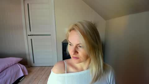 Snapshot of alicee__grace chatting on 6, 3, 2025 Alicee online show from 6, 3, 2025