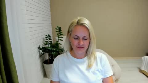 Snapshot of alicee__grace chatting on 11, 9, 2025 Alicee online show from 11, 9, 2025