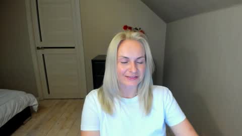 Snapshot of alicee__grace chatting on 4, 10, 2025 Alicee online show from 4, 10, 2025