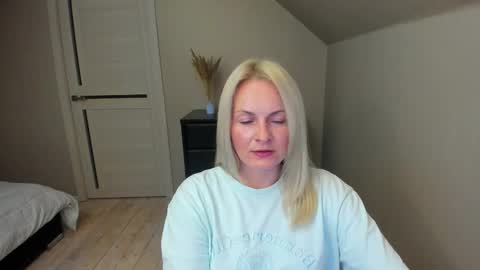 Snapshot of alicee__grace chatting on 12, 10, 2025 Alicee online show from 12, 10, 2025
