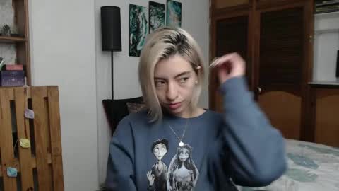 alicee_logan_ online show from 19, 4, 2026