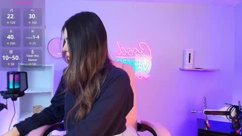 Snapshot of alicee_vixen chatting on 13, 10, 2025 Alice online show from 13, 10, 2025