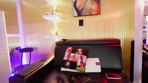 Snapshot of aliceglamour chatting on 1, 5, 2026 Allice online show from 1, 5, 2026