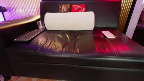 Snapshot of aliceglamour chatting on 7, 5, 2026 Allice online show from 7, 5, 2026