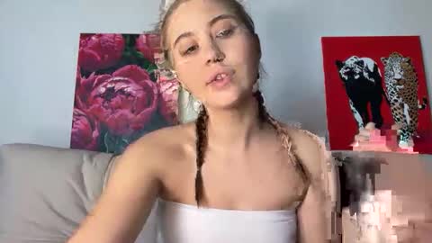 Snapshot of aliceinlustland chatting on 15, 5, 2026 aliceinlustland online show from 15, 5, 2026