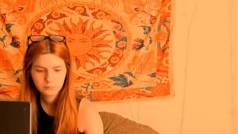 Snapshot of aliceinredsquare_ chatting on 10, 6, 2026 Alice online show from 10, 6, 2026