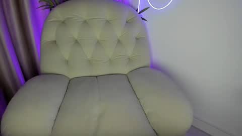 AliceLevine online show from 11, 11, 2025