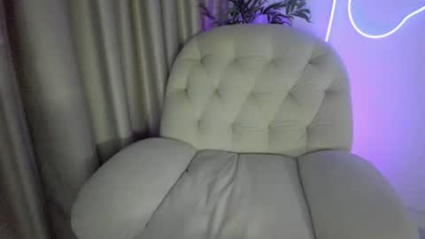 Snapshot of alicelevine chatting on 7, 7, 2026 AliceLevine online show from 7, 7, 2026