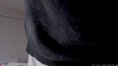 Elle online show from 8, 2, 2025