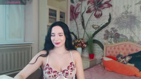 Snapshot of aliciabow chatting on 17, 12, 2024 Veronica online show from 17, 12, 2024