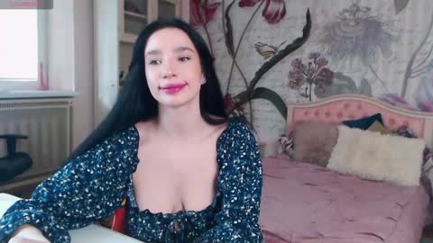 Snapshot of aliciabow chatting on 22, 10, 2025 Veronica online show from 22, 10, 2025