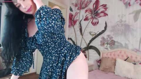 Snapshot of aliciabow chatting on 27, 10, 2025 Veronica online show from 27, 10, 2025