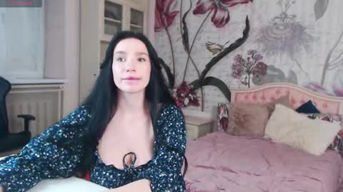 Snapshot of aliciabow chatting on 29, 10, 2025 Veronica online show from 29, 10, 2025