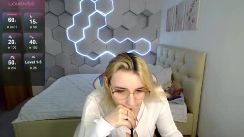 Snapshot of aliicemeow chatting on 7, 5, 2026 aliicemeow online show from 7, 5, 2026