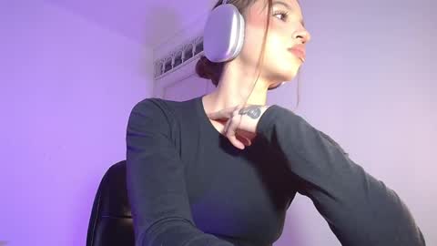 Snapshot of alina_lee01 chatting on 19, 5, 2026 NYX online show from 19, 5, 2026