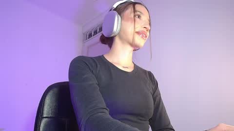 Snapshot of alina_lee01 chatting on 19, 5, 2026 NYX online show from 19, 5, 2026