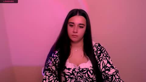 Snapshot of alinaasti_ chatting on 12, 11, 2025 Alina online show from 12, 11, 2025