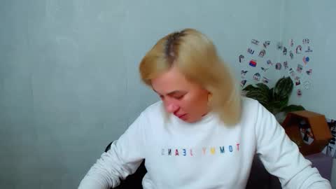 Snapshot of alinafrey_ chatting on 16, 12, 2025 Alina online show from 16, 12, 2025