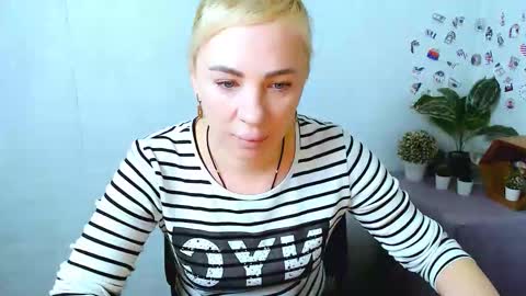 Snapshot of alinafrey_ chatting on 7, 1, 2026 Alina online show from 7, 1, 2026