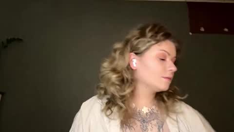 Snapshot of alinahotgirl chatting on 19, 3, 2026 Alina online show from 19, 3, 2026