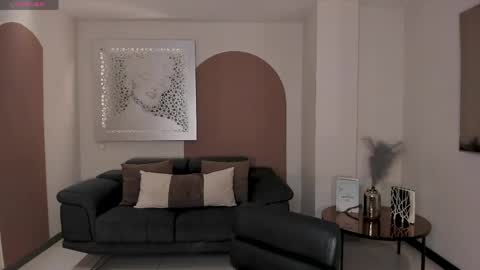 alinakravitz_ online show from 7, 4, 2026