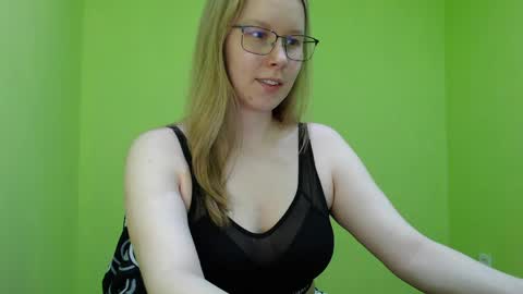 Snapshot of alinasei chatting on 12, 4, 2026 alinasei online show from 12, 4, 2026