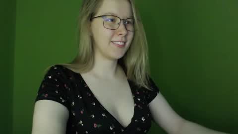 Snapshot of alinasei chatting on 17, 6, 2026 alinasei online show from 17, 6, 2026
