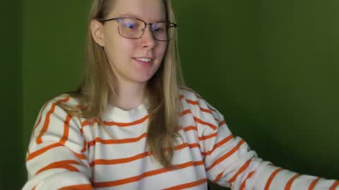 Snapshot of alinasei chatting on 19, 6, 2026 alinasei online show from 19, 6, 2026