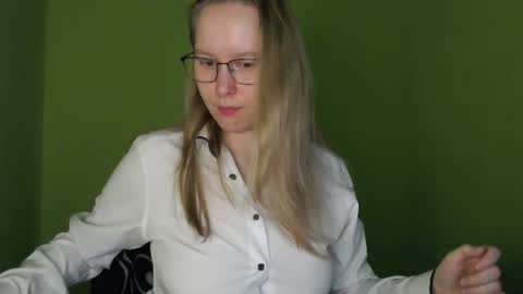 Snapshot of alinasei chatting on 22, 6, 2026 alinasei online show from 22, 6, 2026