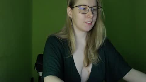Snapshot of alinasei chatting on 23, 6, 2026 alinasei online show from 23, 6, 2026