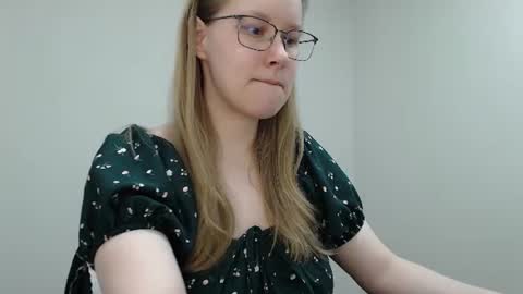 Snapshot of alinasei chatting on 5, 7, 2026 alinasei online show from 5, 7, 2026