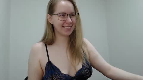 Snapshot of alinasei chatting on 7, 7, 2026 alinasei online show from 7, 7, 2026